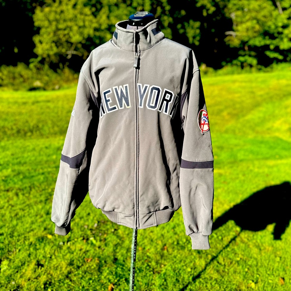 MLB New York Yankees Jacket| Therma Base |size XL | Color Gray